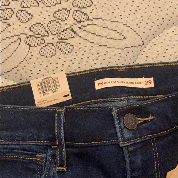 ‼️SOLD‼️ Levis High Rise Super Skinny Cropped Jean - Picture 6 of 7
